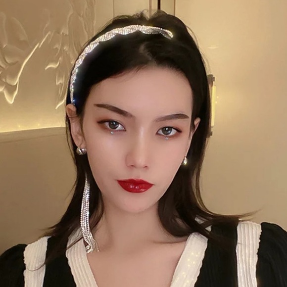 🌟 Luxury Silver Rhinestone Velvet Black Headband - Picture 3 of 5